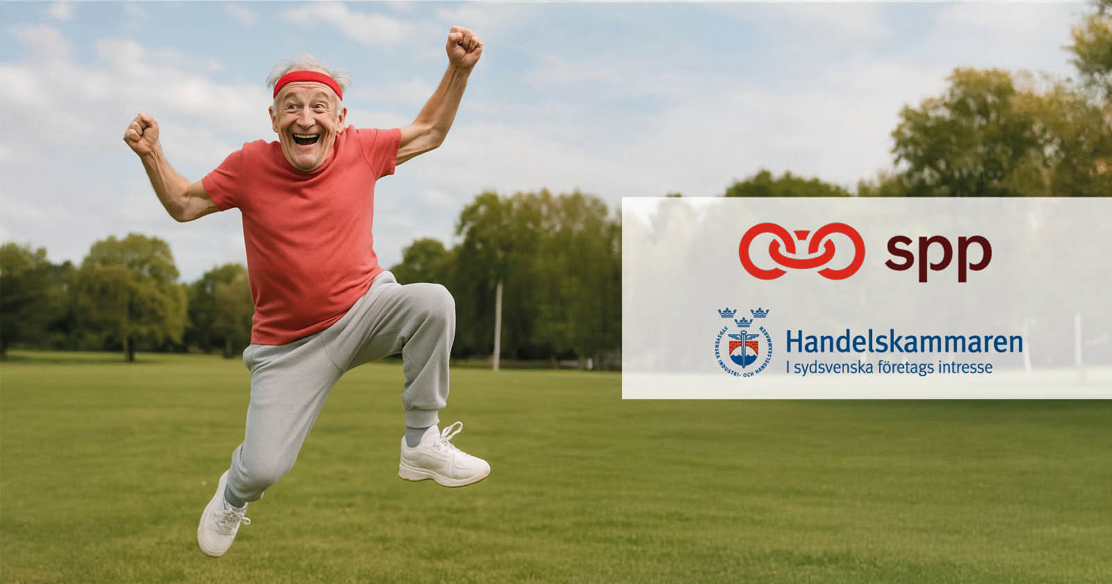 Bilden består av en glad man som hoppar. Männen är lite till åldern och har precis gått i pension. Så glad! Omgivningen är grön och i bilden finns en logga med SPP och Handelskammaren.