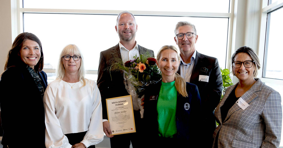 Bilden visar juryn för Nästa skånska stjärna tillsammans med vinnaren Stefan Sandor