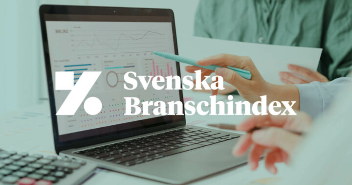 Bilden visar en dator och en hand som pekar mot skärmen. Mitt i bilden finns Svenska Branschindex logga