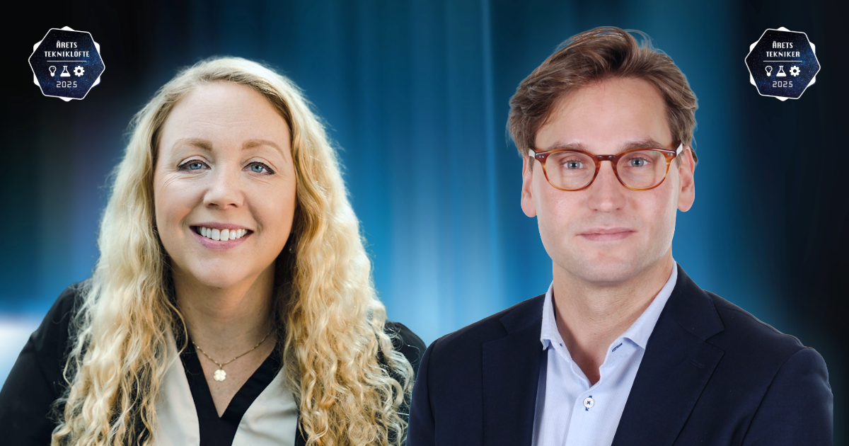 Vinnarna av Årets Tekniker och Årets Tekniklöfte 2025. Blå bakgrund. Erik Rask till höger, Liza Löf till vänster.