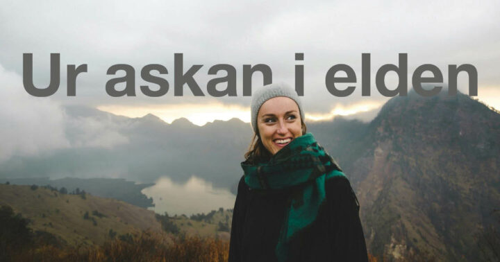 Bild på en glad person i naturen med texten ur askan i elden