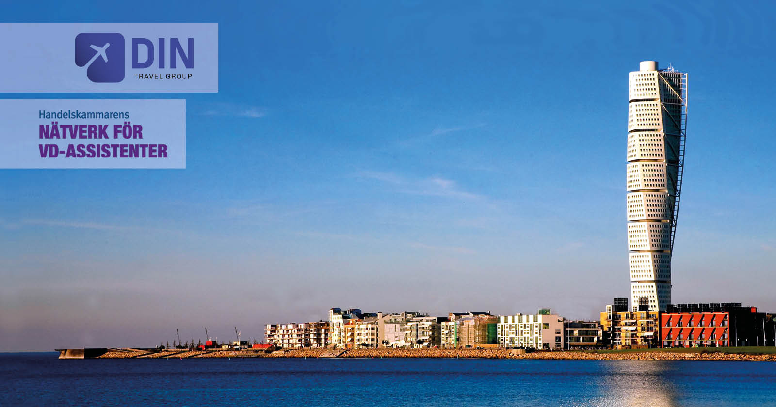 utsikt över havet och med Malmö västra hamnen i bakgrunden med byggnaden Turning Torso.