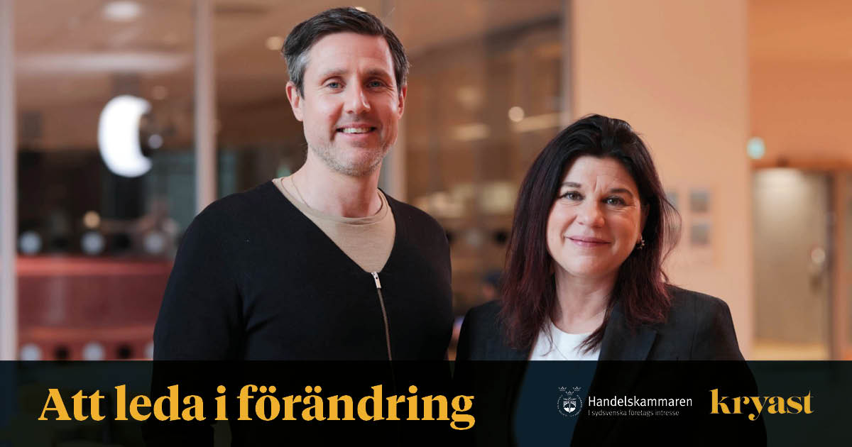 Bild är till eventet Att leda i förändring. På bilden är en man och en kvinna, båda föreläsare på eventet. Längst ner finns loggan till Kryast och Handelskammaren.