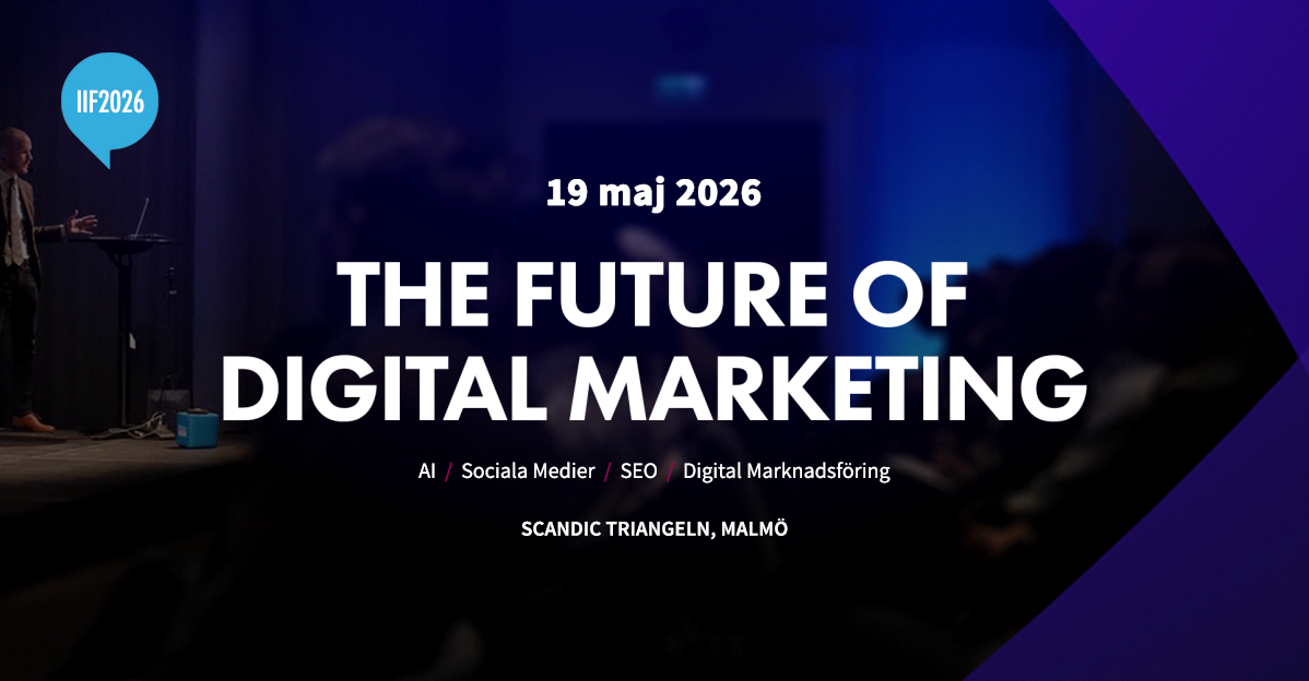 Bilden är till ett event där vi är samarbetspartner. Eventet heter Internet i fokus - The future of Digital Marketing. BIlden är mörk i blåa och svarta färger och till vänster kan man se en talare från ett tidigare event när han talar.
